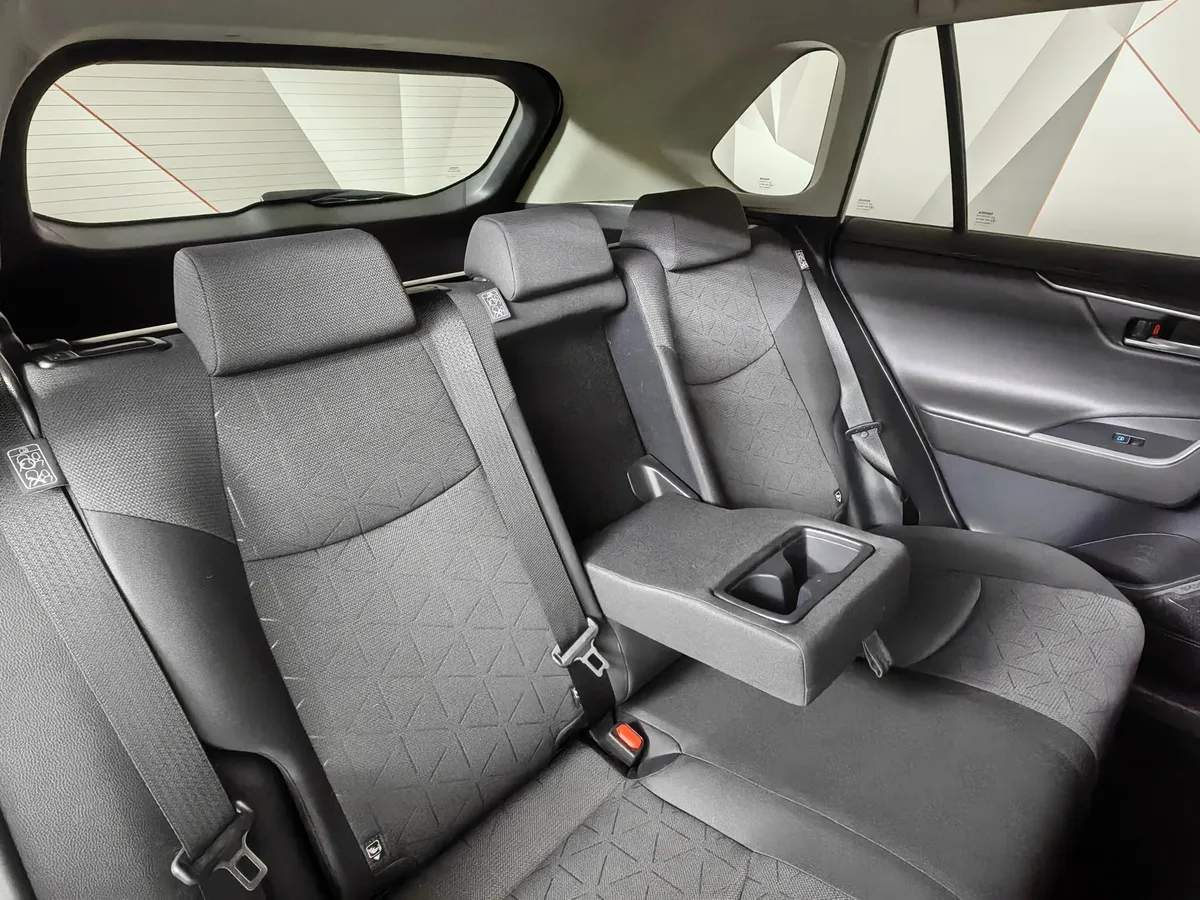 Toyota RAV4 2.0i CVT AWD (149 л.с.) Белый в АВИЛОН. Слайд №17