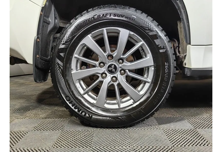 Mitsubishi Pajero Sport 2.4 DI-D AT AWD (181 л.с.) Белый в АВИЛОН. Слайд №9