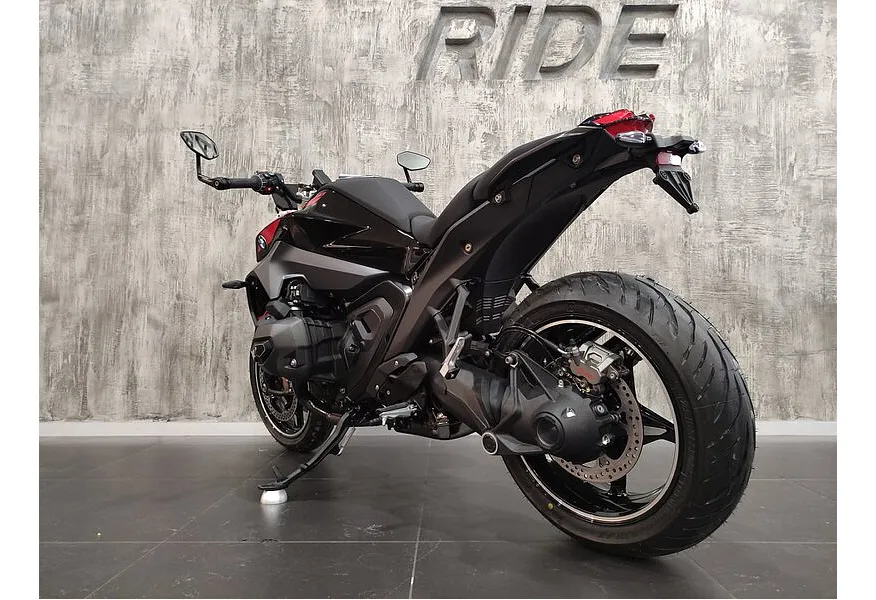 BMW Motorrad R 1300 R R 1300 R 1300 см³ (145 л.с.) (145) 1300 Черный в АВИЛОН. Слайд №5