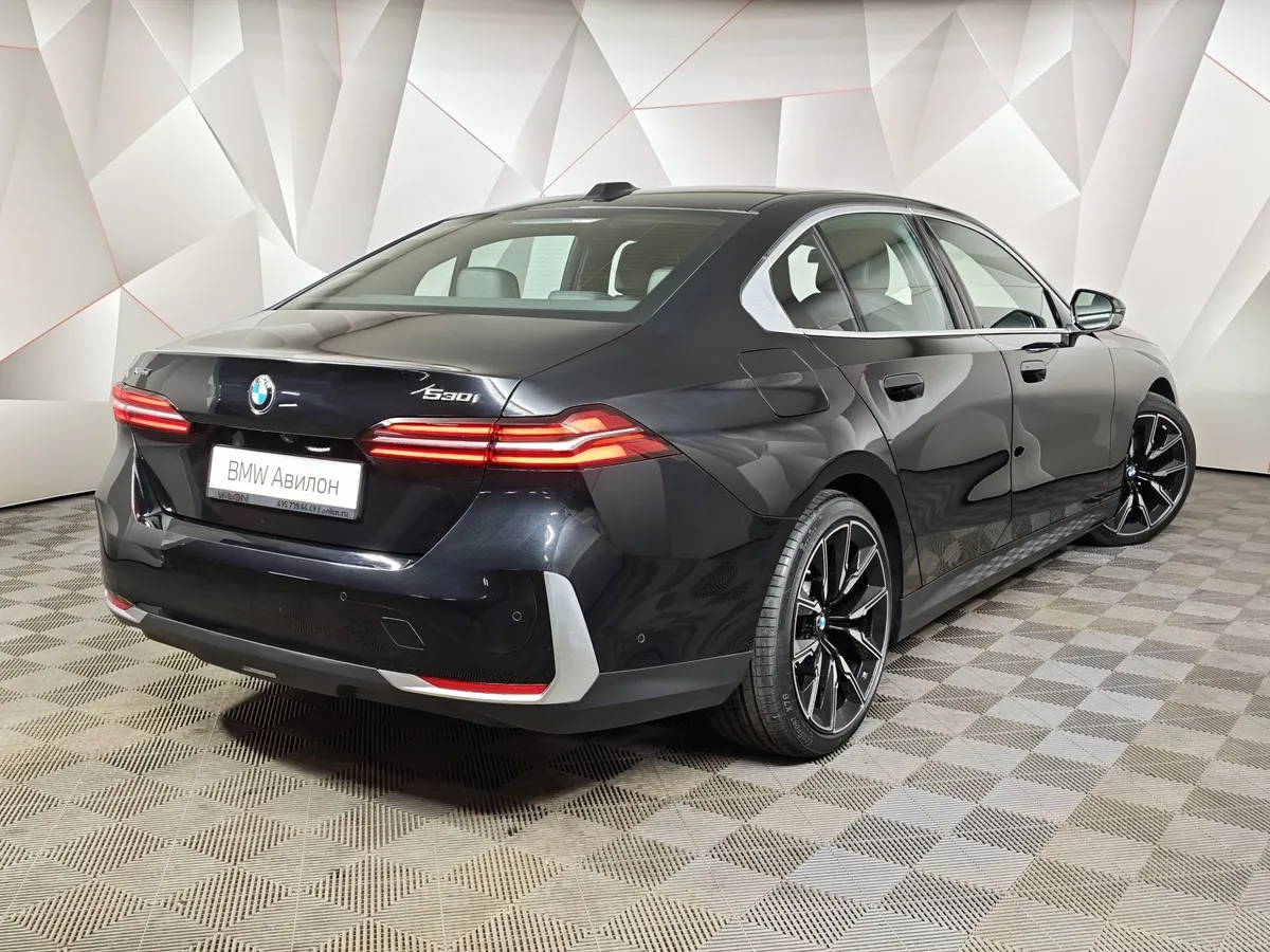 BMW 5 серия 530i xDrive AT (252 л.с.) Черный в АВИЛОН. Слайд №2
