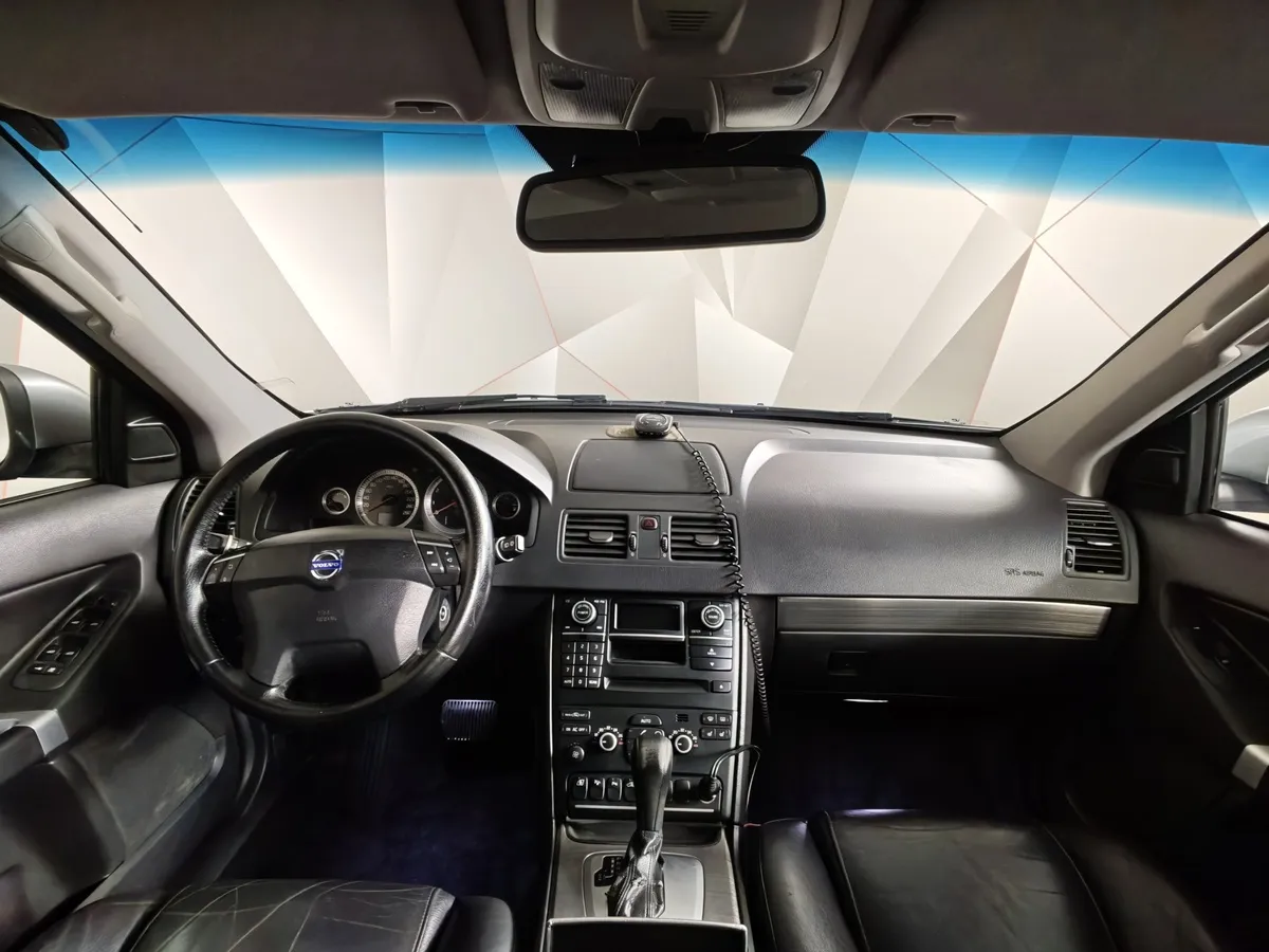 Volvo XC90 2.5 T5 Geartronic AWD (5 мест) (210 л.с.) Серебристый в АВИЛОН. Слайд №12