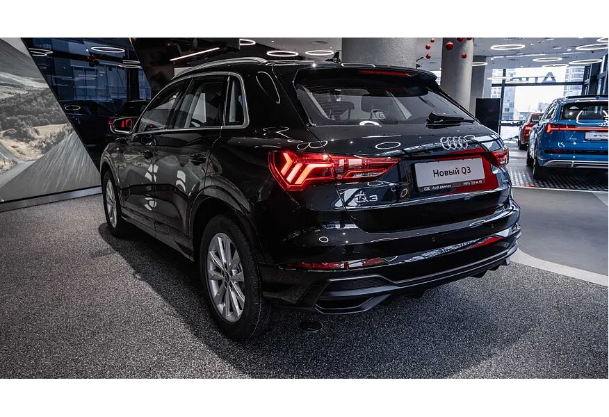 Audi Q3 2.0 45 TFSI S-tronic quattro (220 л.с.) Fashion Dynamic Edition Черный в АВИЛОН. Слайд №3