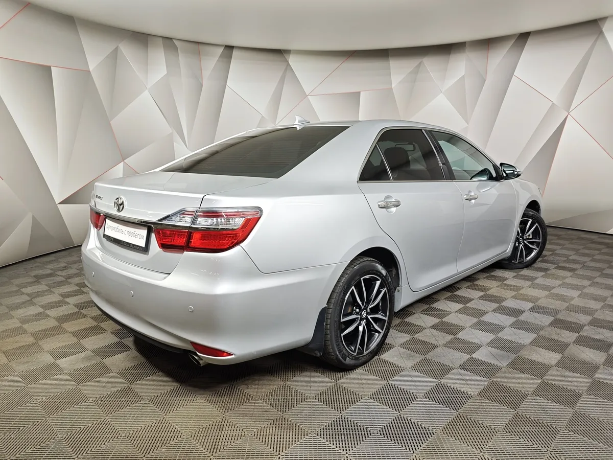 Toyota Camry 2.5 AT (181 л.с.) Классик Серебристый в АВИЛОН. Слайд №2