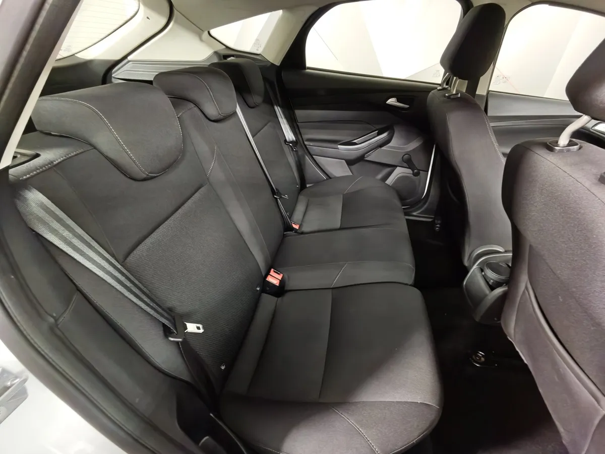 Ford Focus 1.6 PowerShift (105 л.с.) Trend Белый в АВИЛОН. Слайд №14