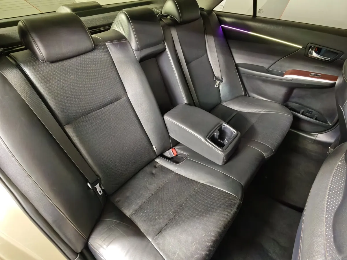 Toyota Camry 2.5 AT (181 л.с.) Бежевый в АВИЛОН. Слайд №15