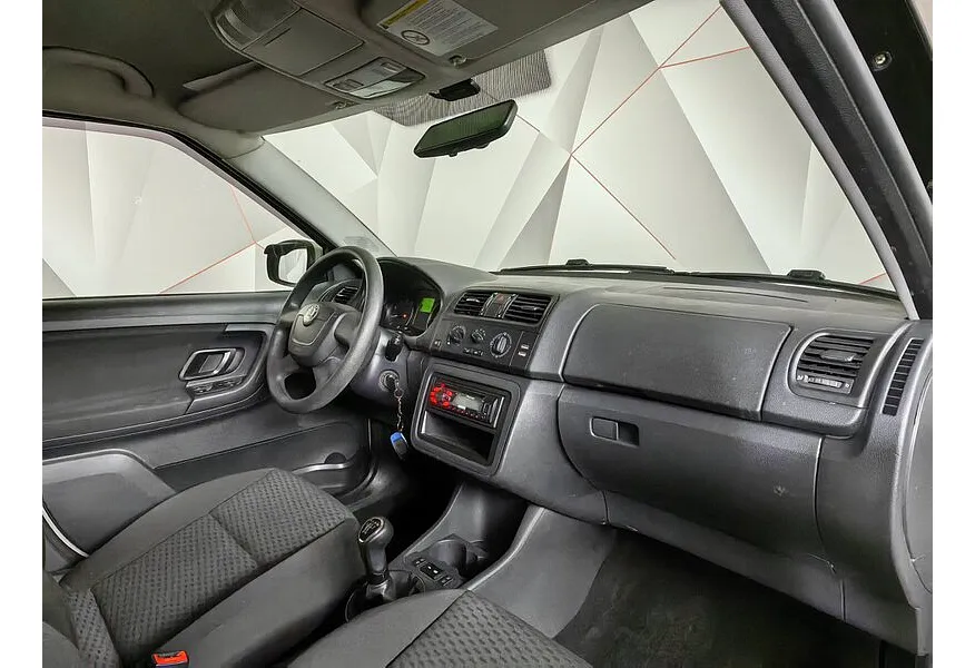 Skoda Fabia 1.4 MT (125 л.с.) Желтый в АВИЛОН. Слайд №10