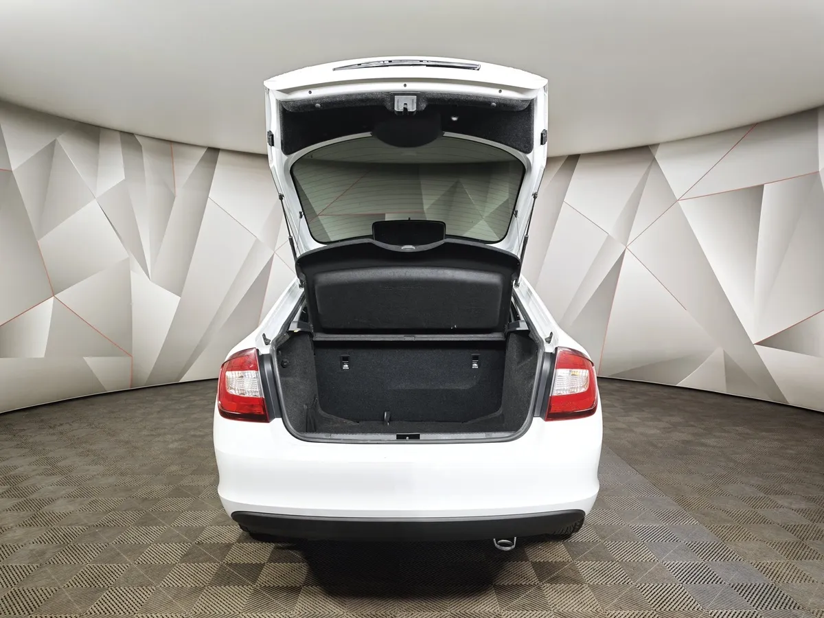 Skoda Rapid 1.6 MT (90 л.с.) Белый в АВИЛОН. Слайд №10