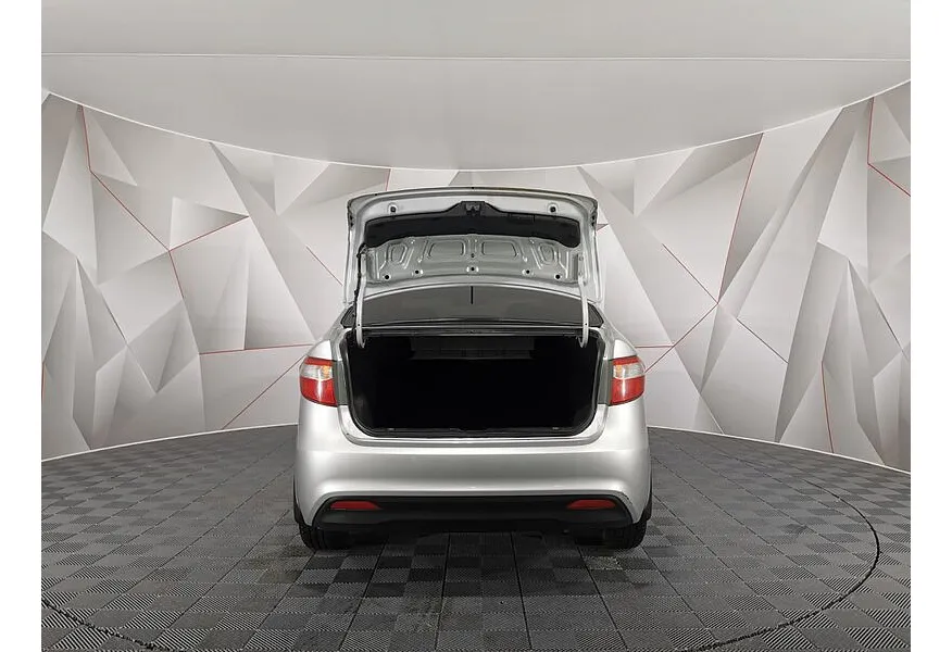 Kia Rio 1.4 MT (107 л.с.) Серебристый в АВИЛОН. Слайд №11