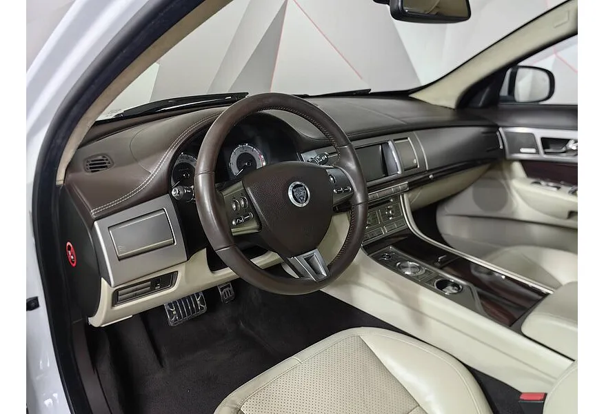 АВИЛОН - Jaguar XF 3.0 D AT (275 л.с.) Portfolio Белый - slide 11