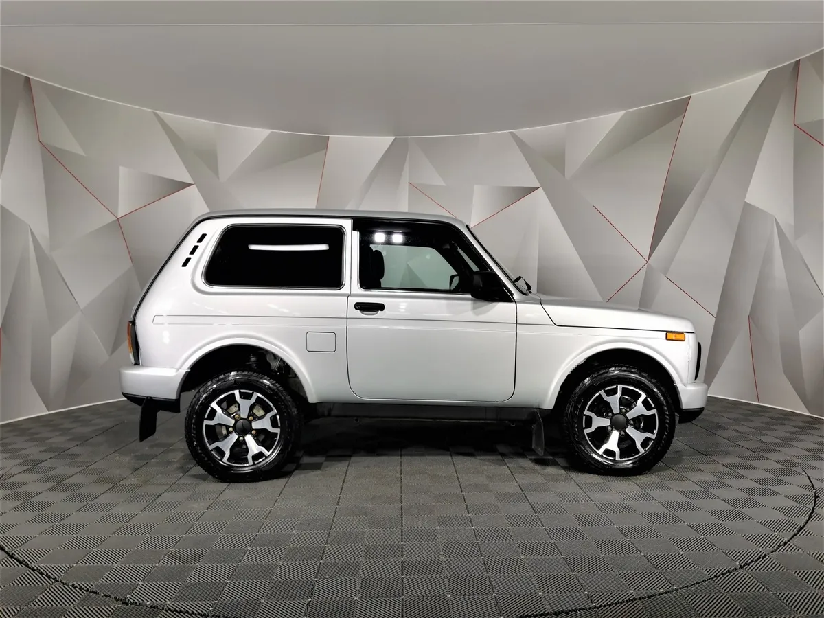 ВАЗ (Lada) 4x4 1.7 MT 8 кл. (Евро-4) (83 л.с.) Серебристый в АВИЛОН. Слайд №6