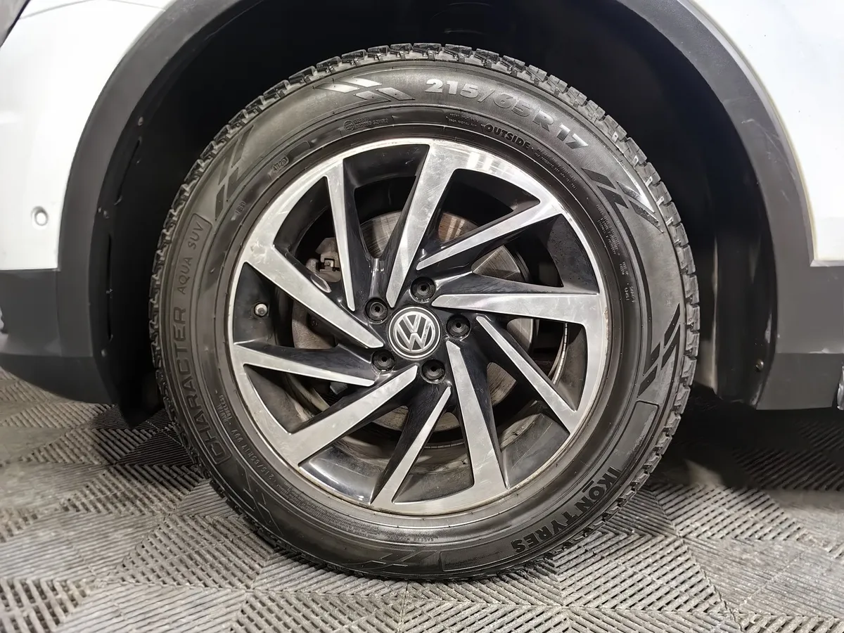 Volkswagen Tiguan 1.4 TSI BlueMotion DSG (150 л.с.) Comfortline Белый в АВИЛОН. Слайд №9
