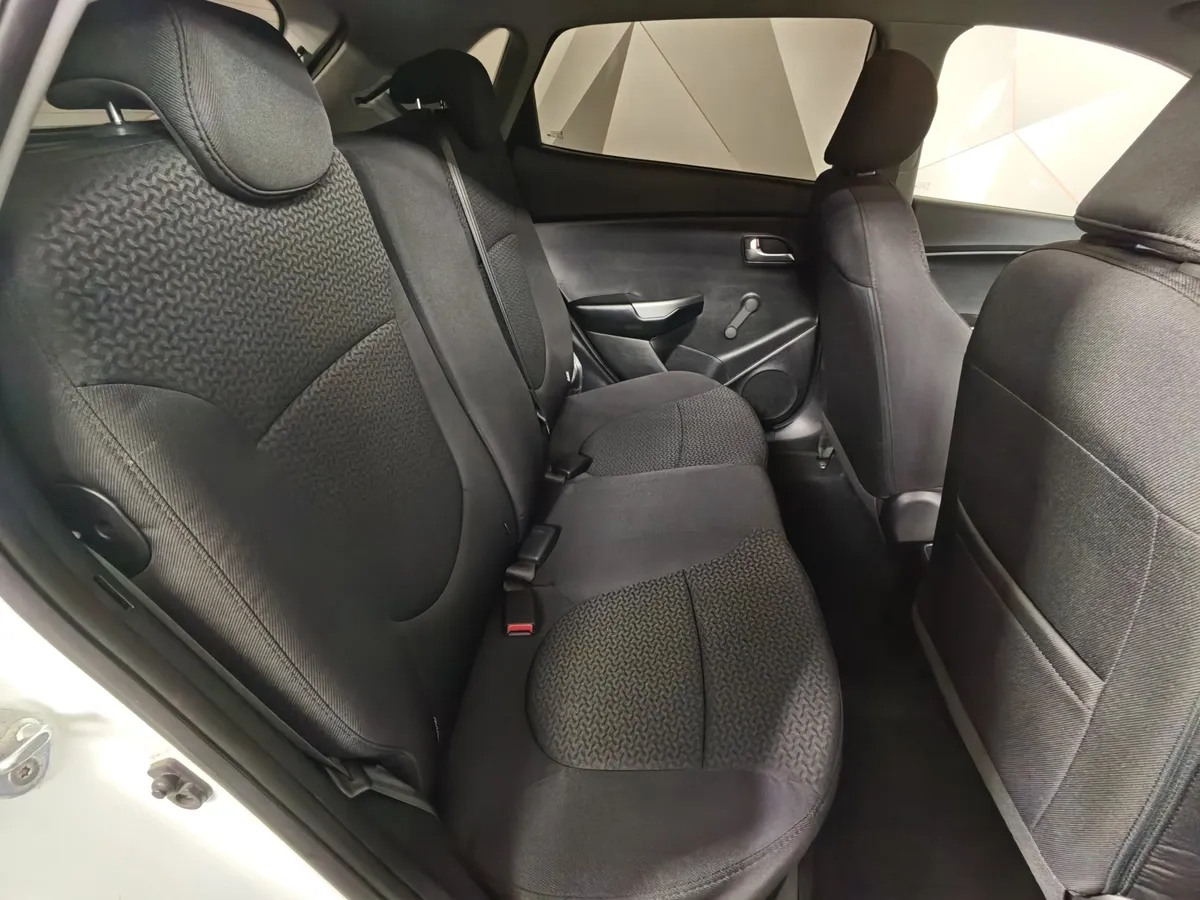 Kia Rio 1.4 AT (107 л.с.) Белый в АВИЛОН. Слайд №15