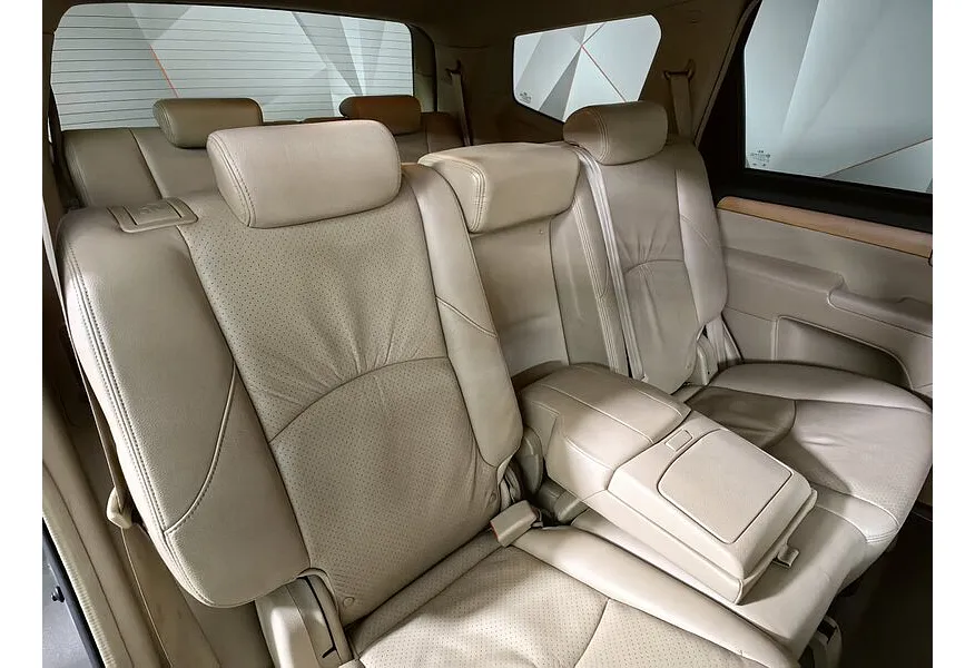 Kia Mohave 3.0 CRDi AT AWD (250 л.с.) Серебристый в АВИЛОН. Слайд №17