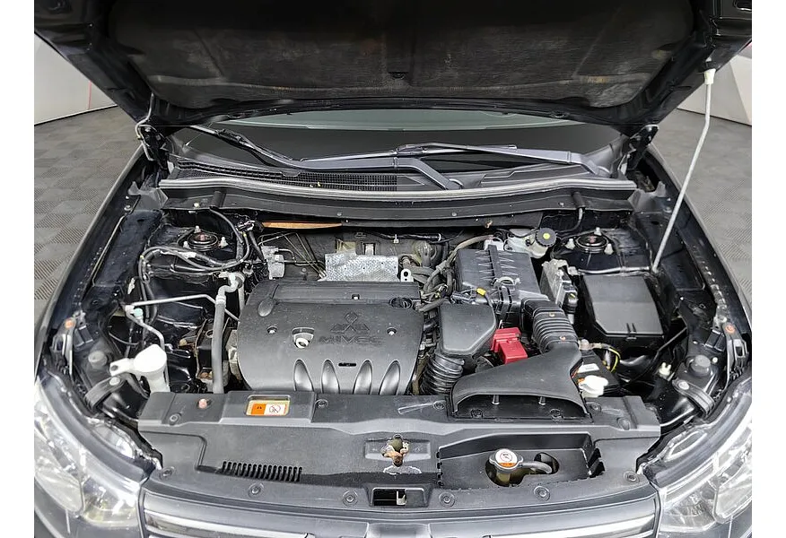 Mitsubishi Outlander 2.4 CVT 4WD (167 л.с.) Черный в АВИЛОН. Слайд №11