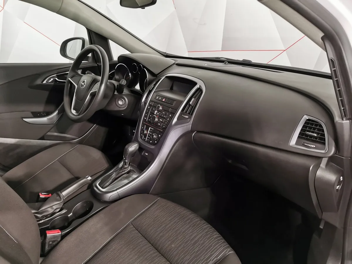 Opel Astra 1.6 AT (115 л.с.) Белый в АВИЛОН. Слайд №12