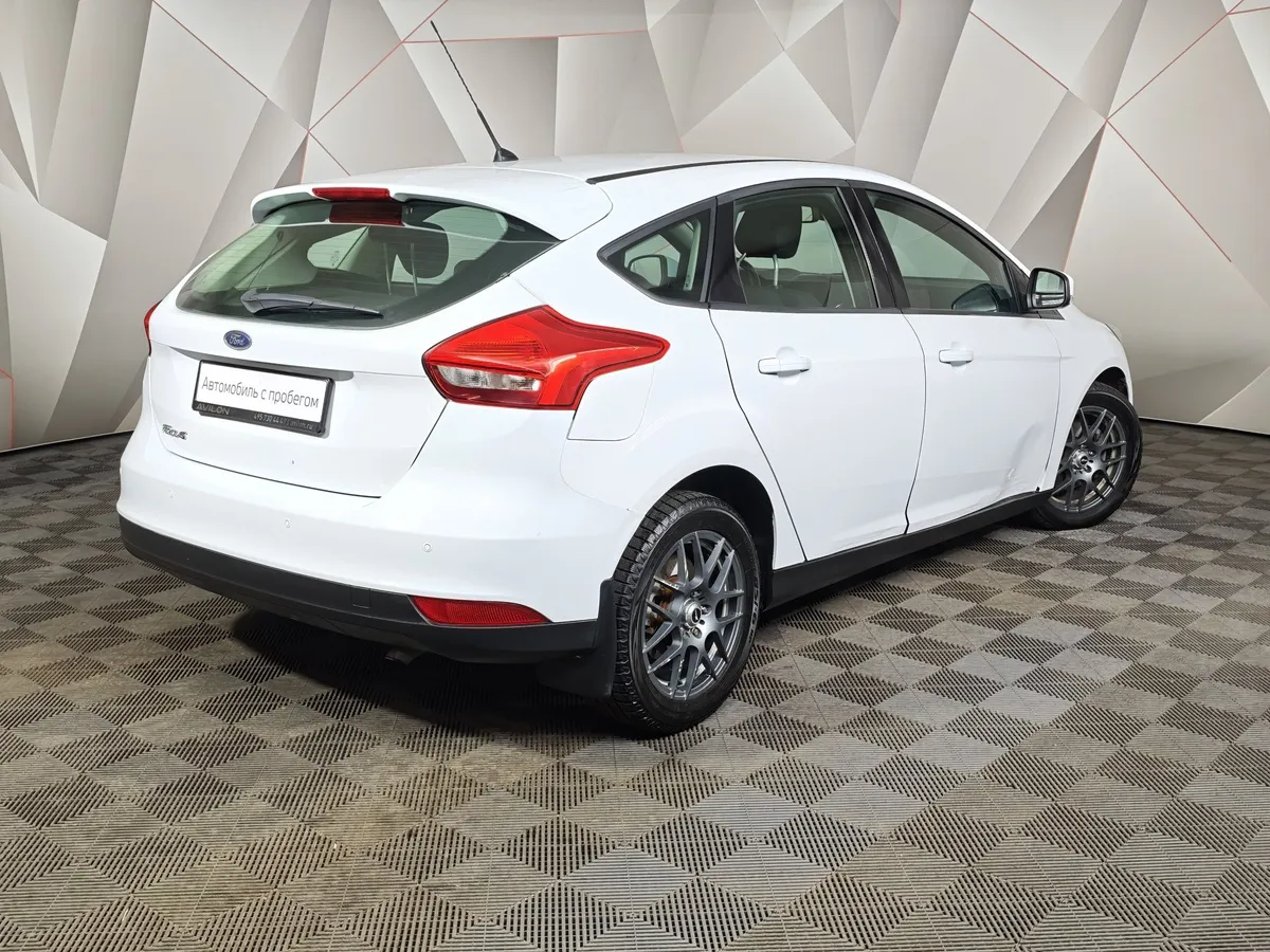 Ford Focus 1.6 PowerShift (105 л.с.) Trend Белый в АВИЛОН. Слайд №2