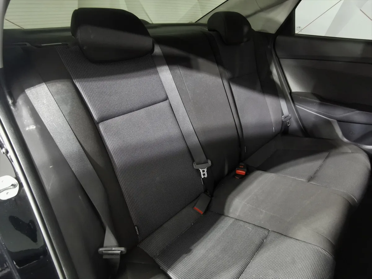 Hyundai Solaris 1.6 AT (123 л.с.) Comfort + Light Черный в АВИЛОН. Слайд №16