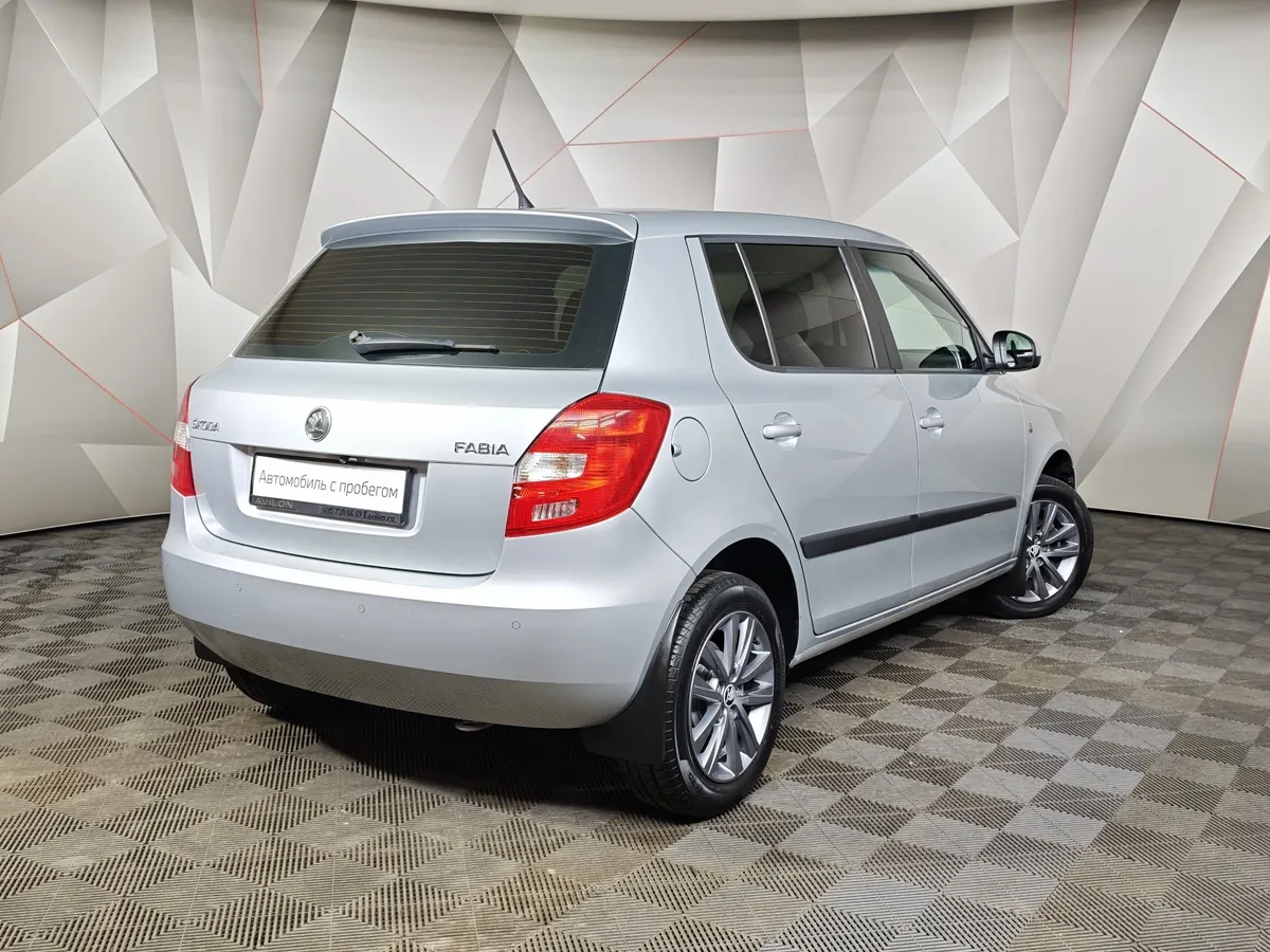 Skoda Fabia 1.6 AT (105 л.с.) Серебристый в АВИЛОН. Слайд №2