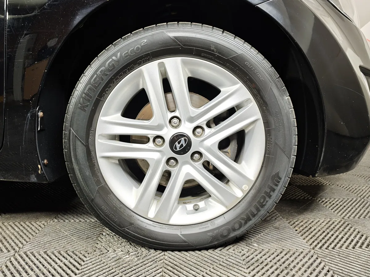 Hyundai Elantra 1.6 MT (132 л.с.) Comfort Черный в АВИЛОН. Слайд №9