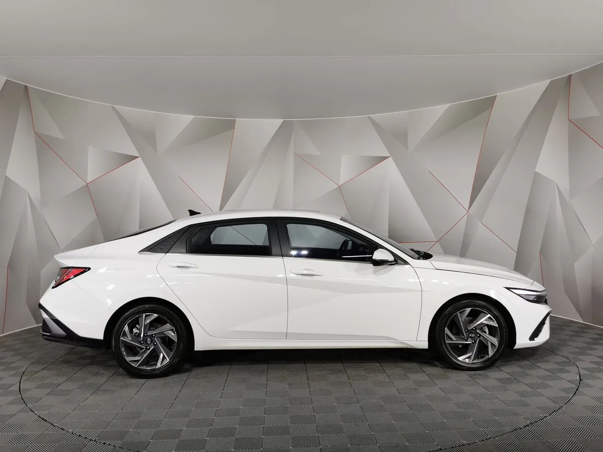Hyundai Elantra 1.5 CTV (115 л.с.) Premium Edition Белый в АВИЛОН. Слайд №6
