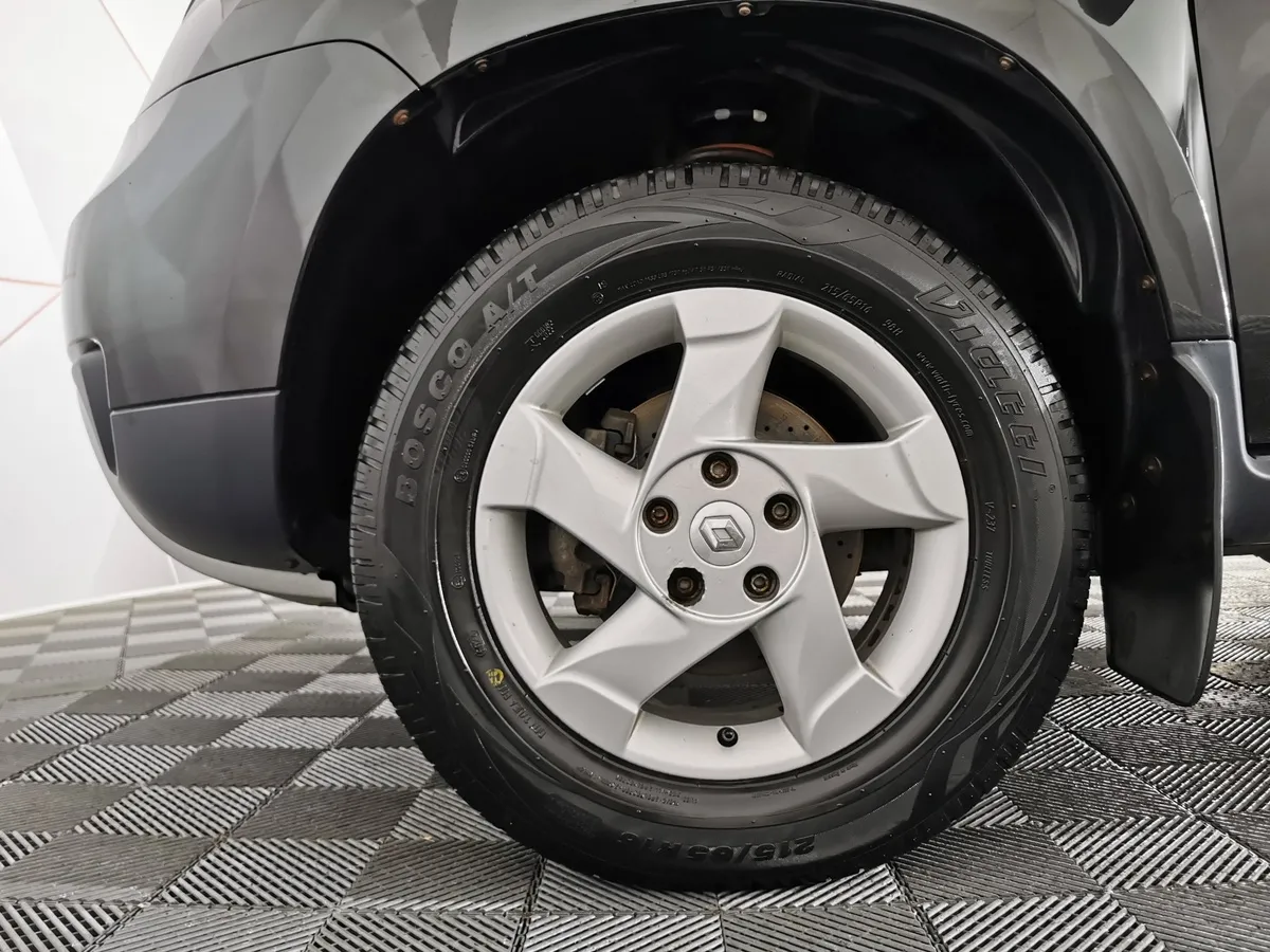 Renault Duster 1.6 MT 4x4 (114 л.с.) Черный в АВИЛОН. Слайд №9