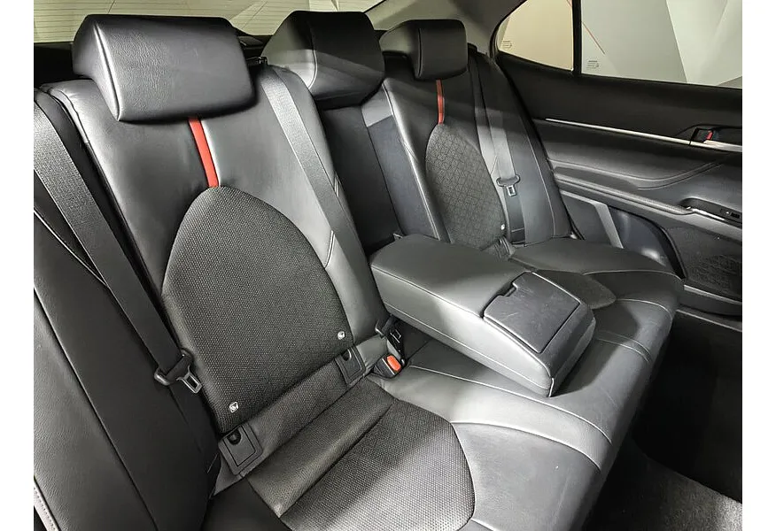 Toyota Camry 2.5 AT (181 л.с.) Черный в АВИЛОН. Слайд №17