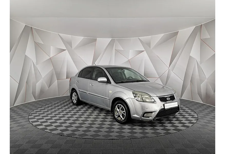 Kia Rio 1.4 AT (97 л.с.) Серебристый в АВИЛОН. Слайд №3 Kia Rio 1.4 AT (97 л.с.) Серебристый в АВИЛОН. Слайд №3