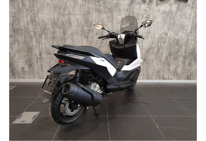 VOGE SR3 245 см³ (26 л.с.) 245 Белый в АВИЛОН. Слайд №6