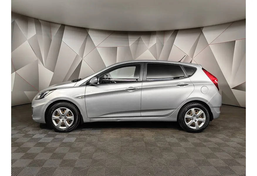 Hyundai Solaris 1.4 AT (107 л.с.) Style Серебристый в АВИЛОН. Слайд №5