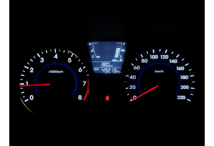 Hyundai Solaris 1.4 MT (107 л.с.) Classic Белый в АВИЛОН. Слайд №17