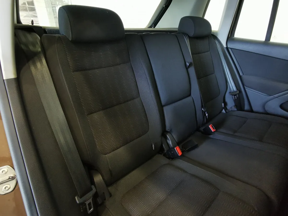 Volkswagen Tiguan 2.0 TDI 4Motion AT (140 л.с.) Track & Field Коричневый в АВИЛОН. Слайд №16