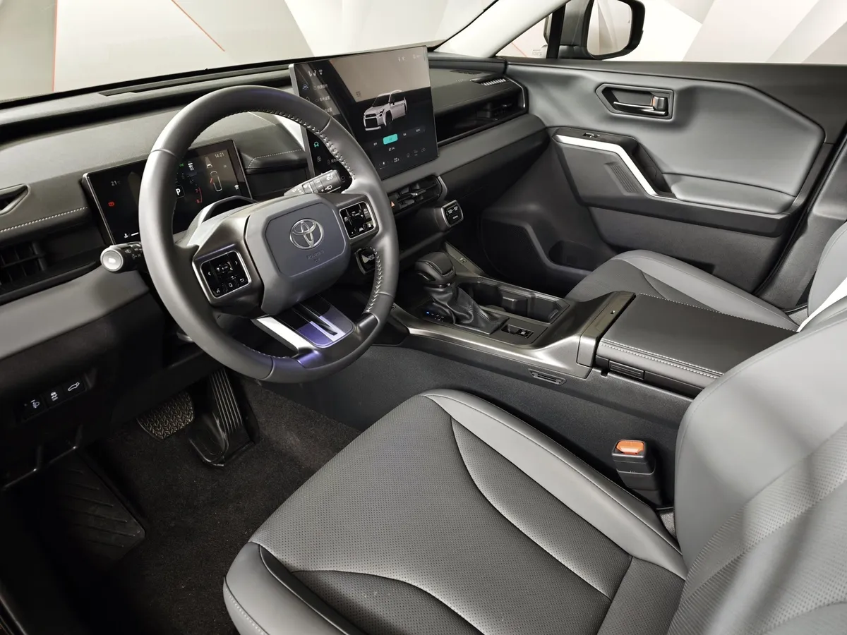 Toyota RAV4 2.0 CVT 4WD (171 л.с.) Люкс Черный в АВИЛОН. Слайд №18