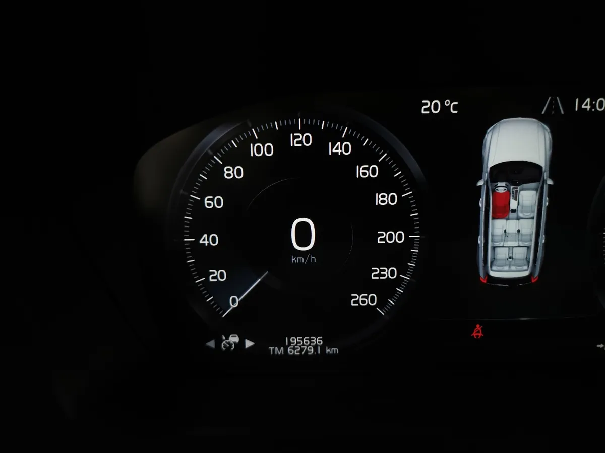 Volvo XC90 2.0 D5 Drive-E AT AWD (7 мест) (235 л.с.) Inscription Голубой в АВИЛОН. Слайд №17