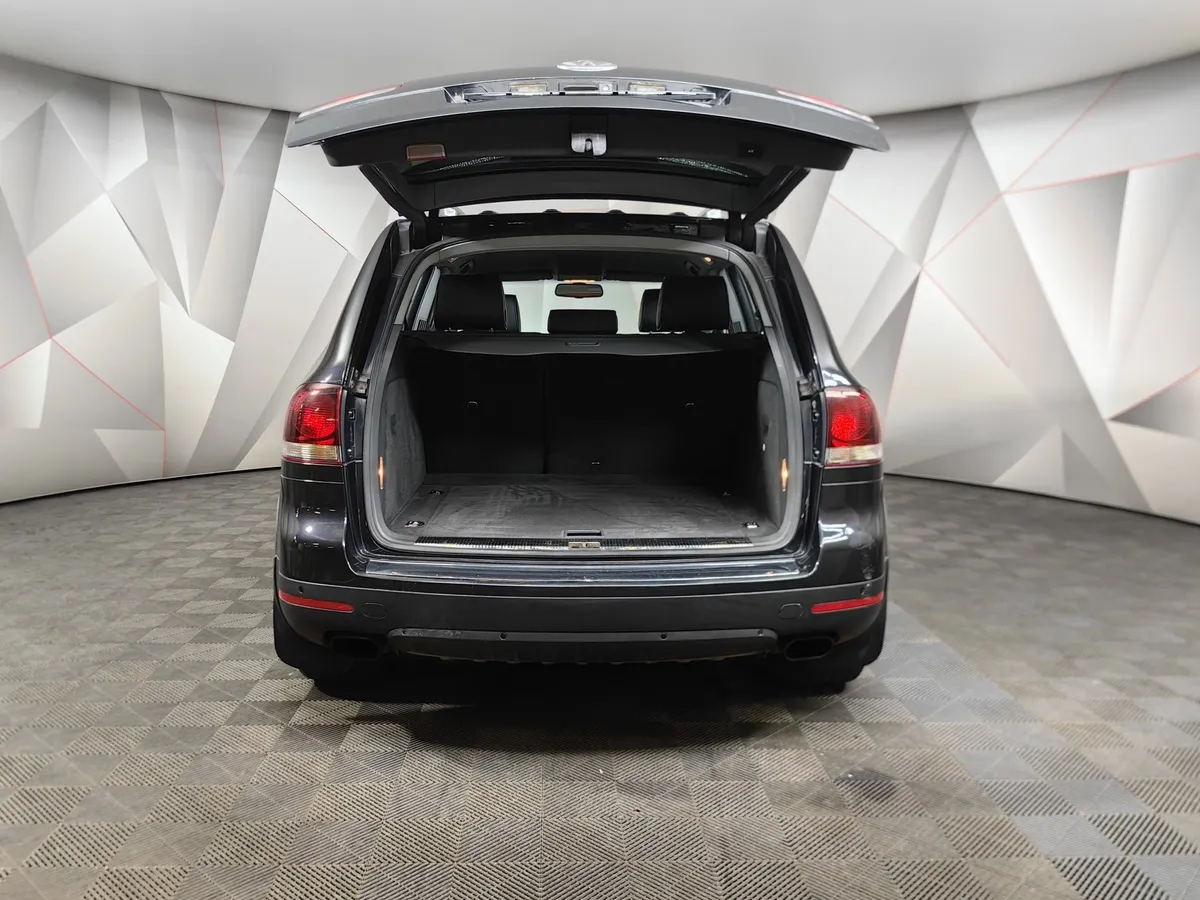 Volkswagen Touareg 4.2 Tiptronic (310 л.с.) Черный в АВИЛОН. Слайд №12