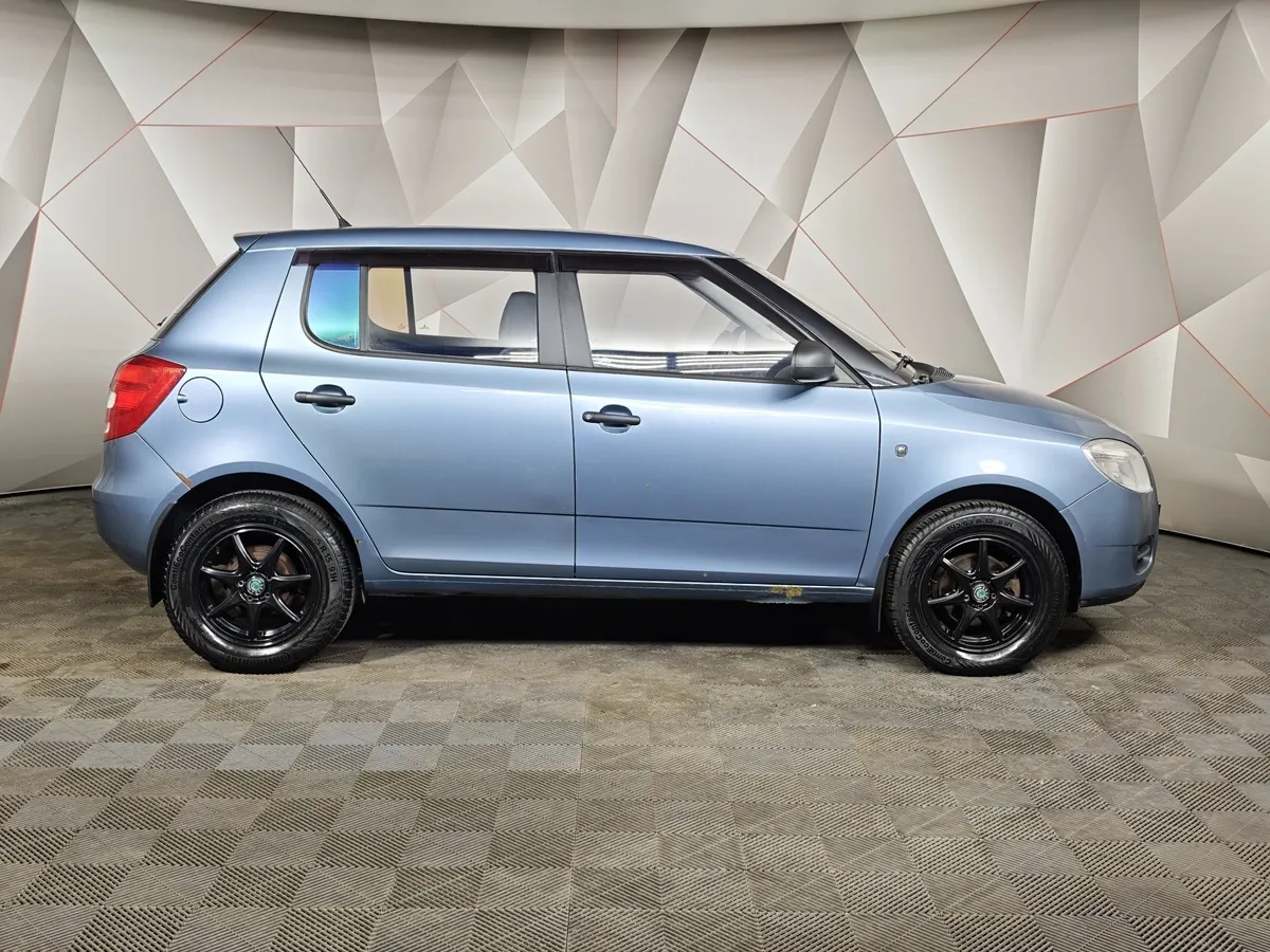 Skoda Fabia 1.2 MT (70 л.с.) Голубой в АВИЛОН. Слайд №9