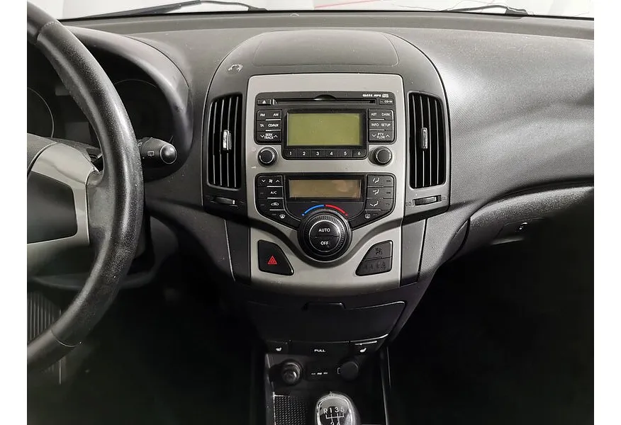 Hyundai i30 1.6 MT (122 л.с.) Черный в АВИЛОН. Слайд №15