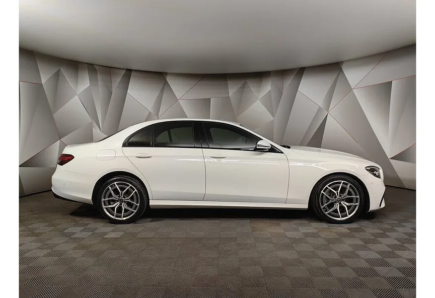 Mercedes-Benz E-Класс E 200 4MATIC 9G-TRONIC (184 л.с.) Exclusive Белый в АВИЛОН. Слайд №6