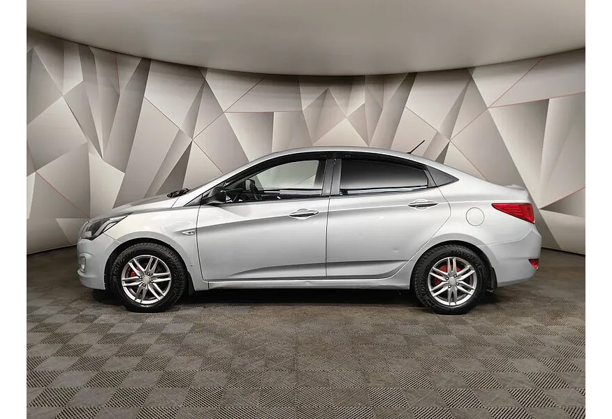 Hyundai Solaris 1.4 MT (107 л.с.) Active Серебристый в АВИЛОН. Слайд №5