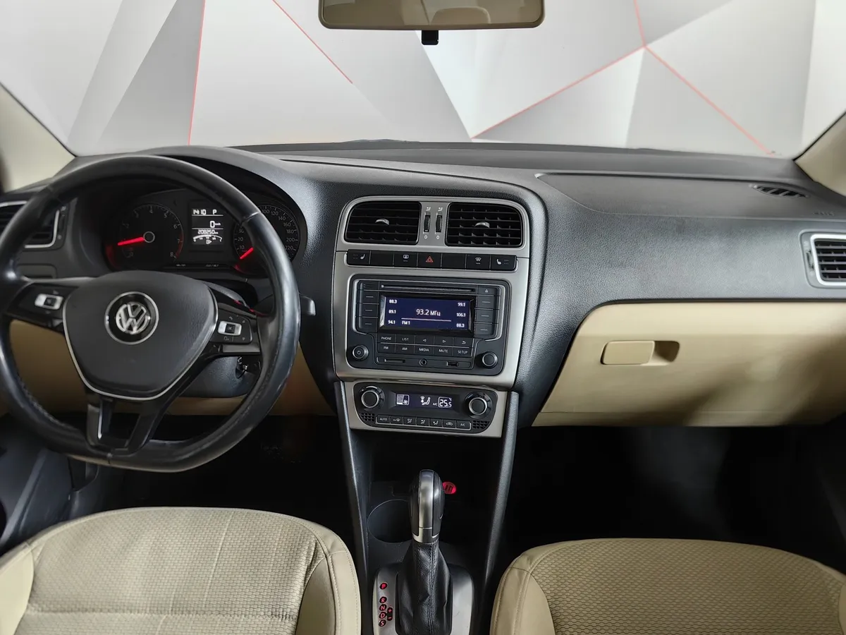 Volkswagen Polo 1.6 MPI AT (110 л.с.) Exclusive Черный в АВИЛОН. Слайд №15