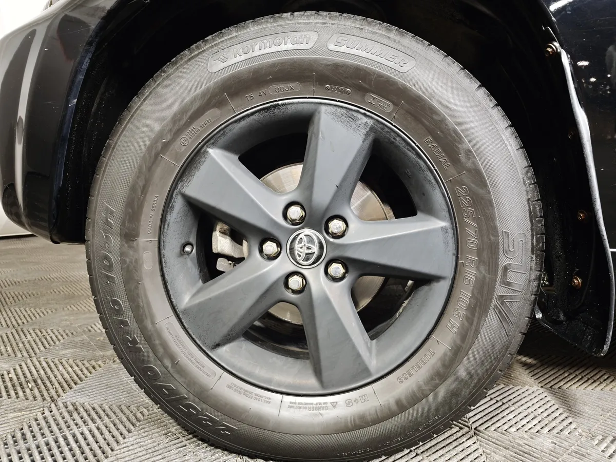 Toyota RAV4 2.4 AT FWD (163 л.с.) Черный в АВИЛОН. Слайд №9