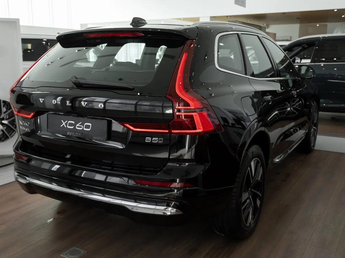 Volvo XC60 2.0 AT AWD (264 л.с.) Luxury Edition Черный в АВИЛОН. Слайд №6