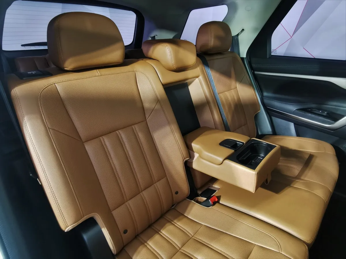 Changan CS95 2.0 AT 4WD (233 л.с.) DLX Белый в АВИЛОН. Слайд №16