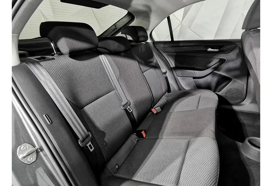 Volkswagen Polo 1.6 MPI MT (110 л.с.) Select Серый в АВИЛОН. Слайд №16