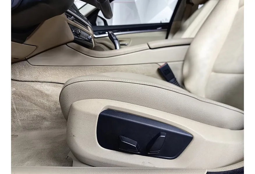 BMW 5 серия 520i Steptronic (184 л.с.) Базовая. Локальная сборка Черный в АВИЛОН. Слайд №17