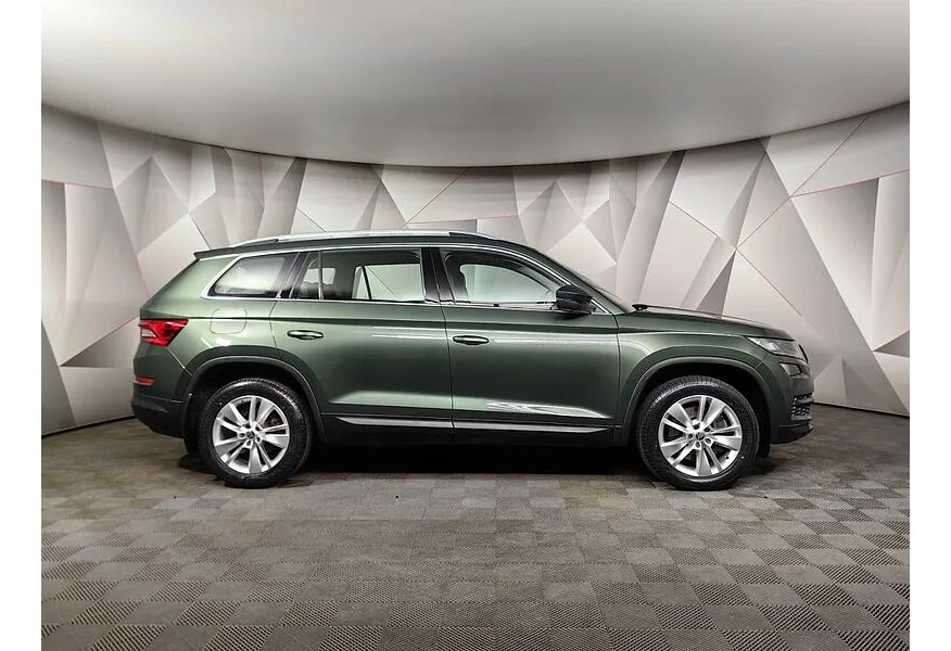 Skoda Kodiaq 2.0 TSI DSG 4X4 (180 л.с.) Зеленый в АВИЛОН. Слайд №6