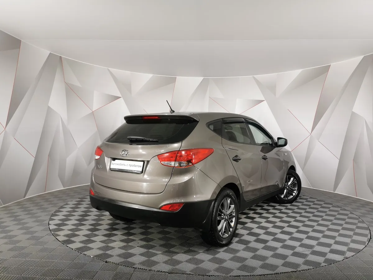 Hyundai ix35 2.0 MT 2WD (150 л.с.) Коричневый в АВИЛОН. Слайд №2