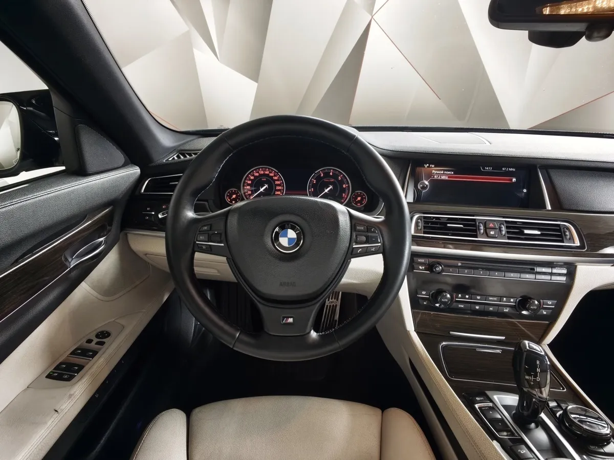 BMW 7 серия 740i AT (320 л.с.) Синий в АВИЛОН. Слайд №15