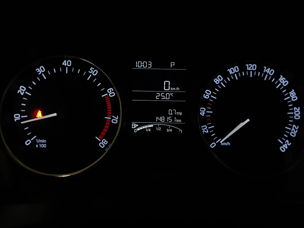 Skoda Rapid 1.6 MT (105 л.с.) Серебристый в АВИЛОН. Слайд №18