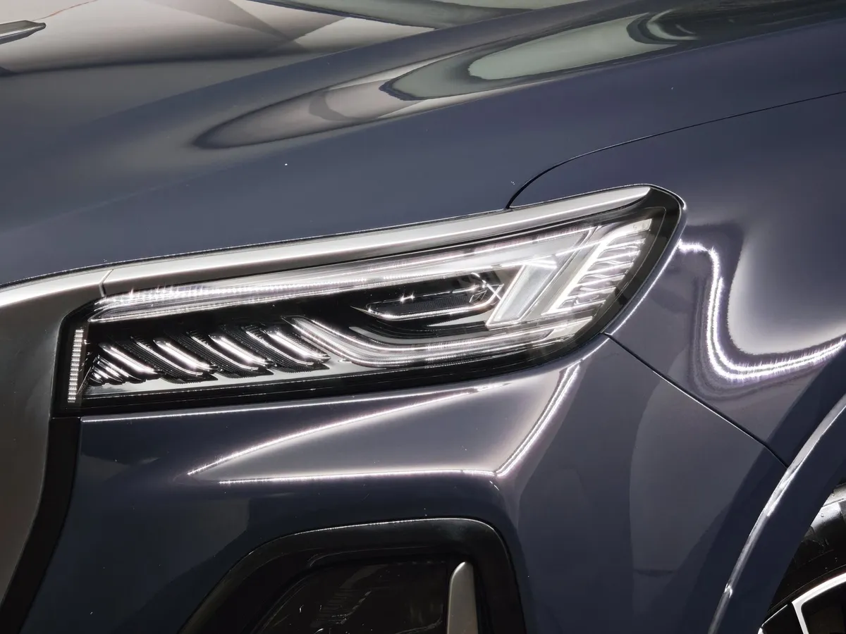 Hongqi HS5 2.0T AT 4WD (245 л.с.) Делюкс Коричневый в АВИЛОН. Слайд №10