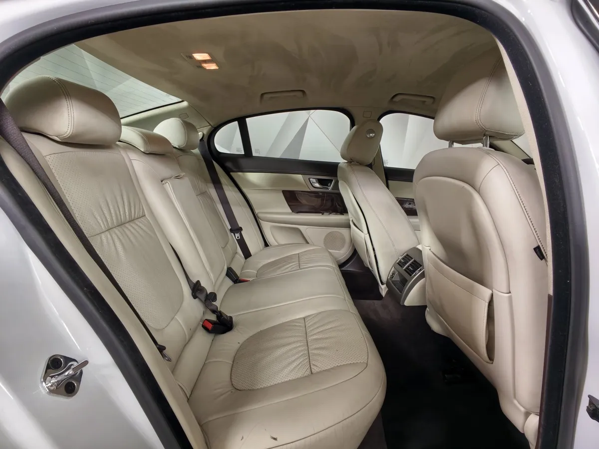 Jaguar XF 3.0 AT (238 л.с.) Белый в АВИЛОН. Слайд №14